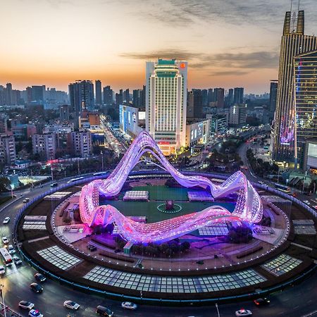 Ramada Plaza Optics Valley Hotel Wuhan  Bagian luar foto