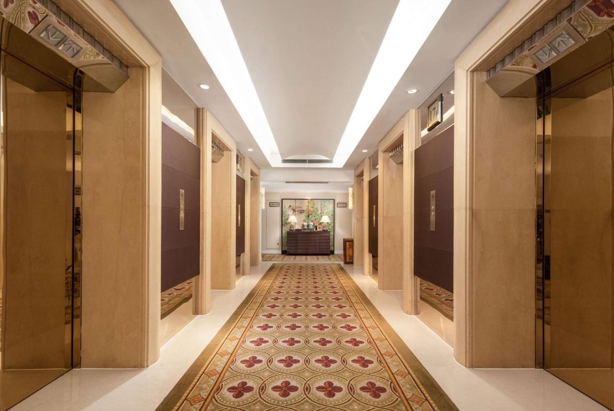 Ramada Plaza Optics Valley Hotel Wuhan  Bagian luar foto