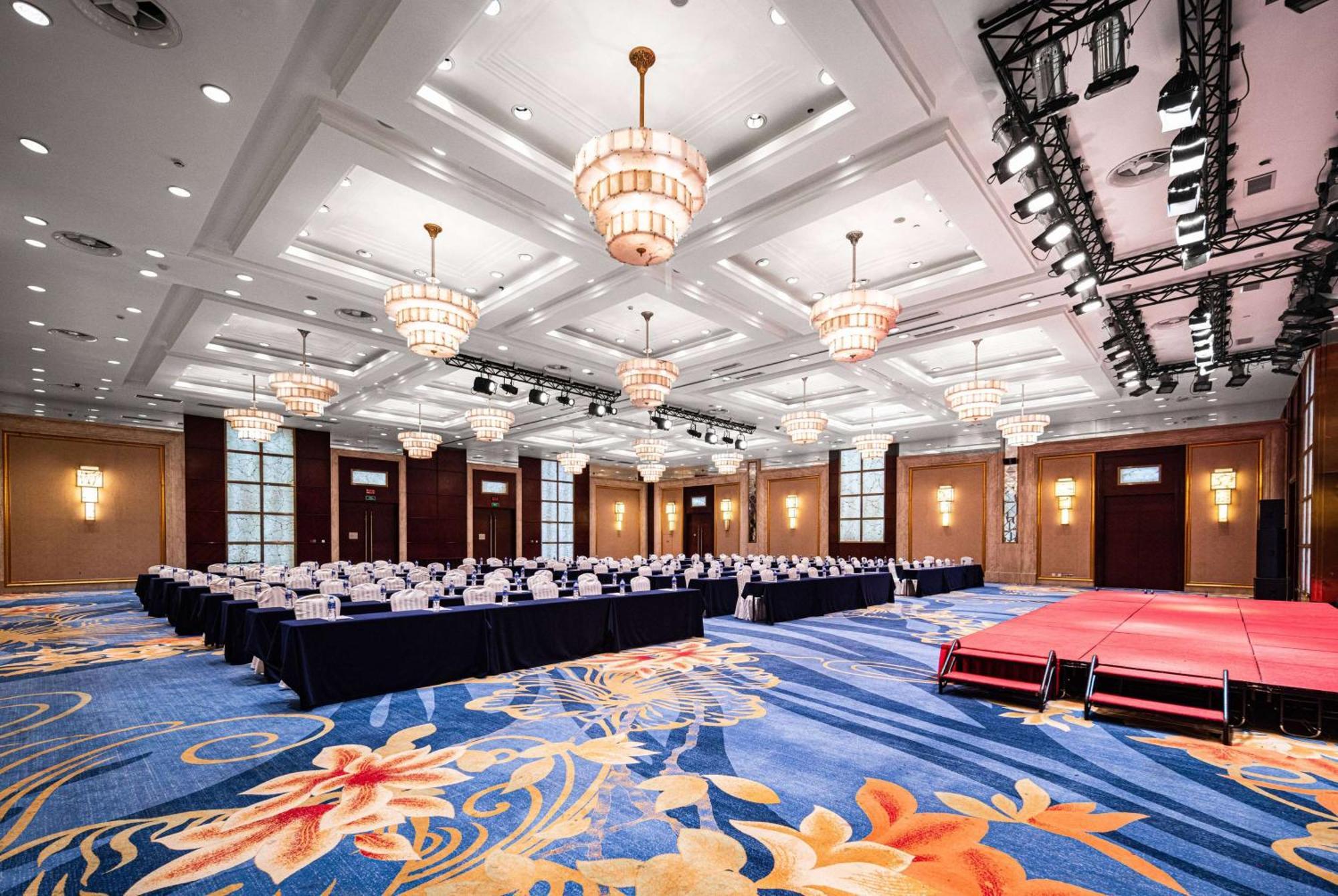 Ramada Plaza Optics Valley Hotel Wuhan  Bagian luar foto