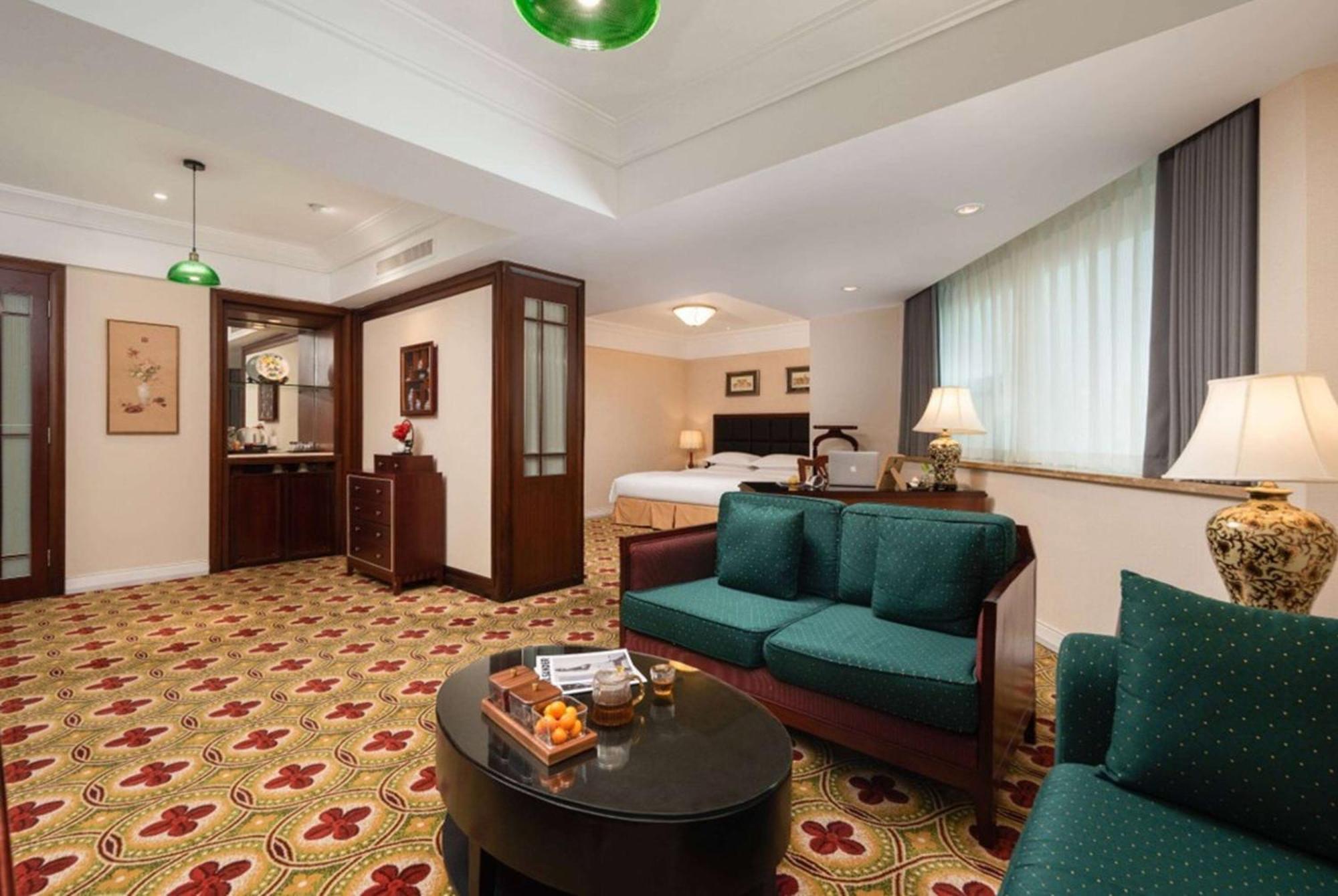 Ramada Plaza Optics Valley Hotel Wuhan  Bagian luar foto