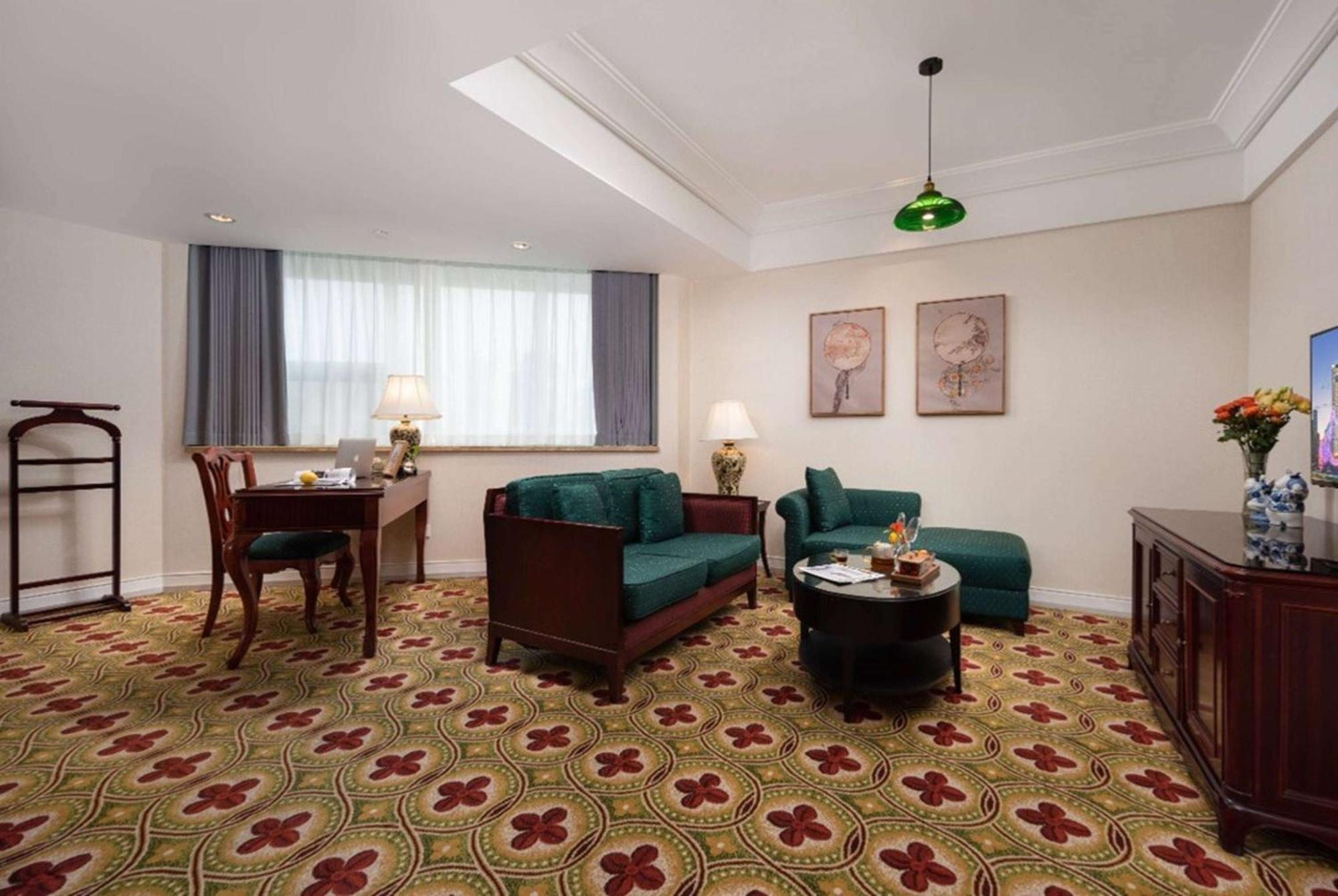 Ramada Plaza Optics Valley Hotel Wuhan  Bagian luar foto