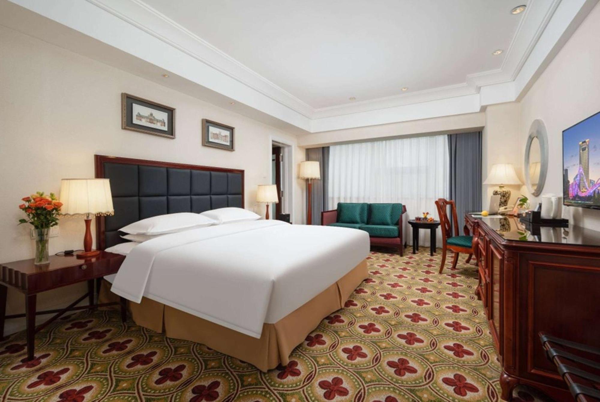 Ramada Plaza Optics Valley Hotel Wuhan  Bagian luar foto