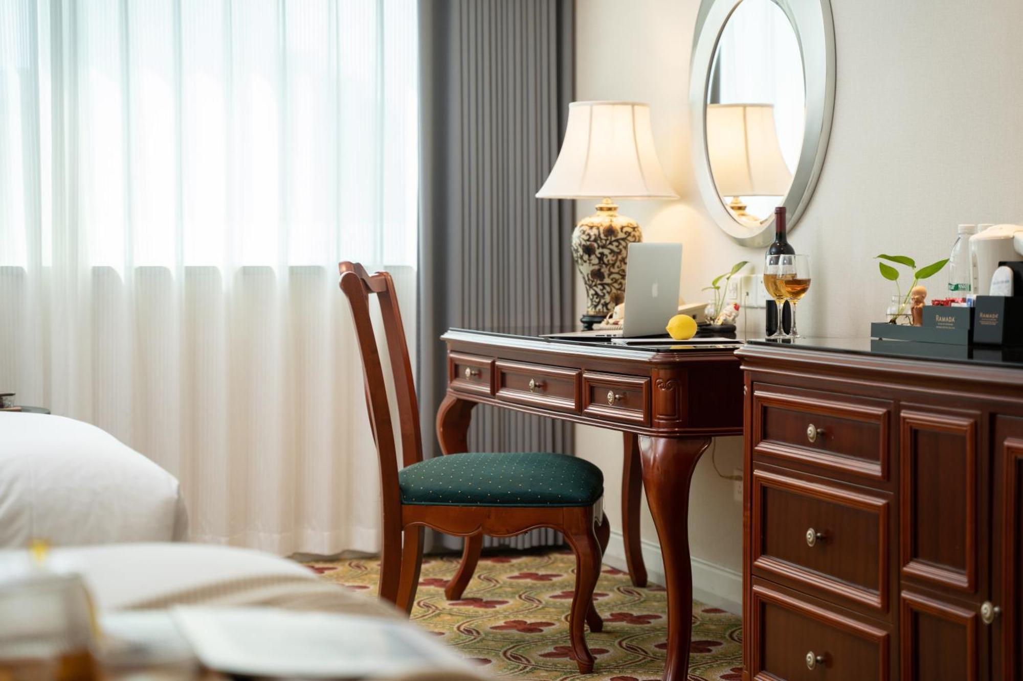 Ramada Plaza Optics Valley Hotel Wuhan  Bagian luar foto