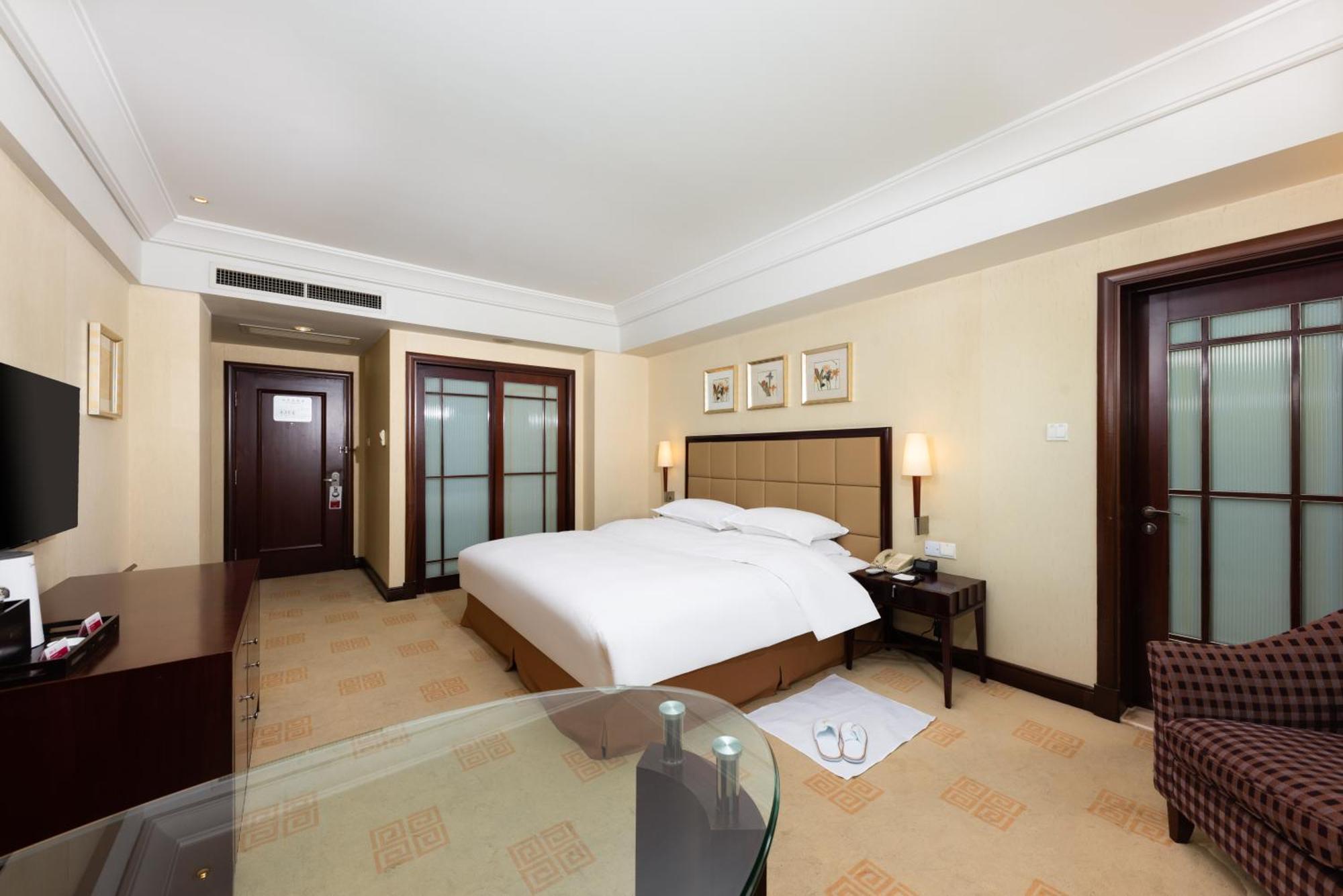 Ramada Plaza Optics Valley Hotel Wuhan  Bagian luar foto