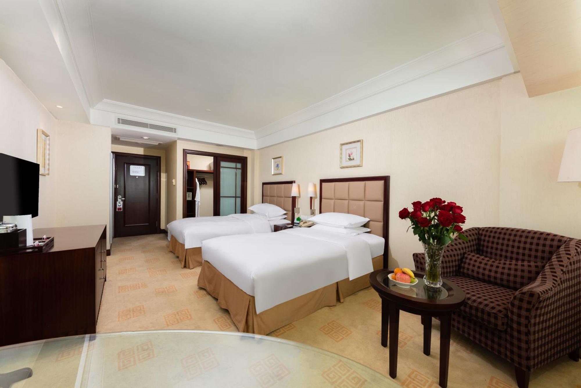 Ramada Plaza Optics Valley Hotel Wuhan  Bagian luar foto