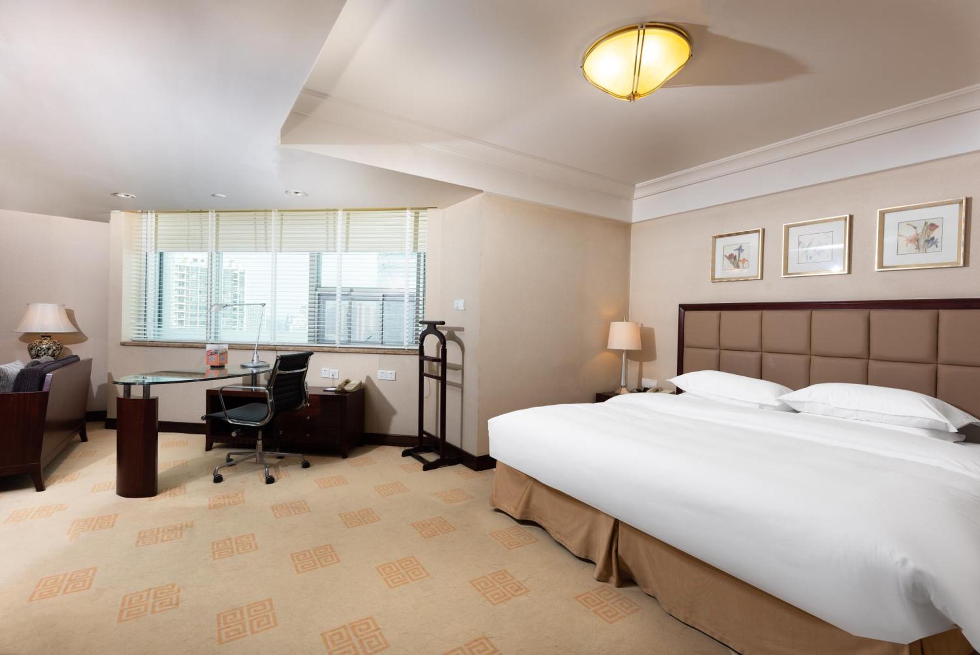 Ramada Plaza Optics Valley Hotel Wuhan  Bagian luar foto