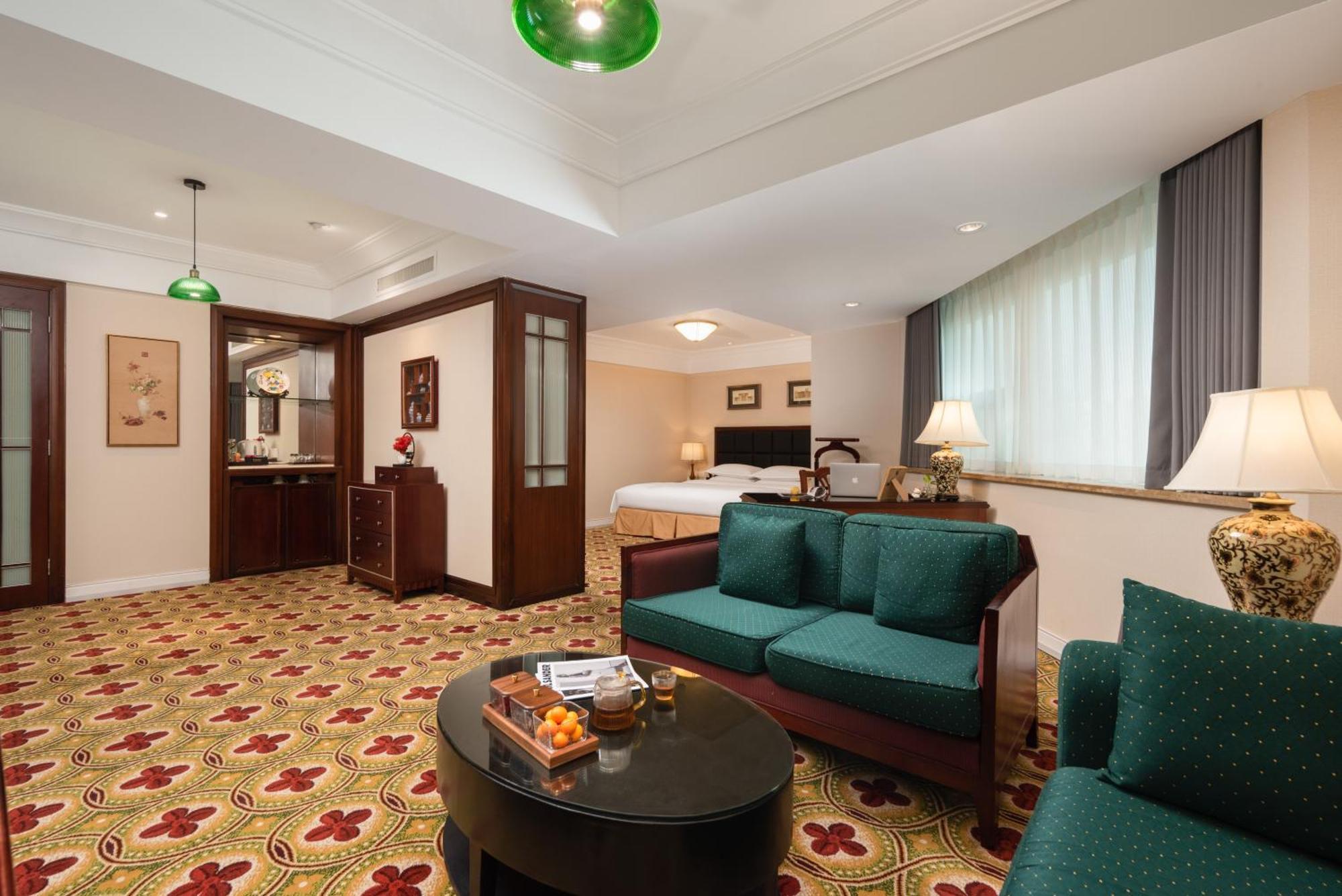 Ramada Plaza Optics Valley Hotel Wuhan  Bagian luar foto