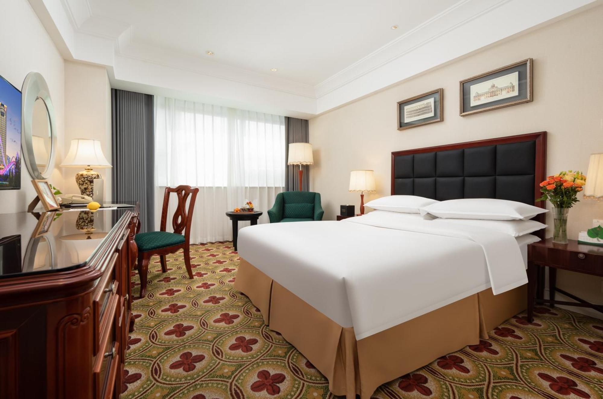 Ramada Plaza Optics Valley Hotel Wuhan  Bagian luar foto