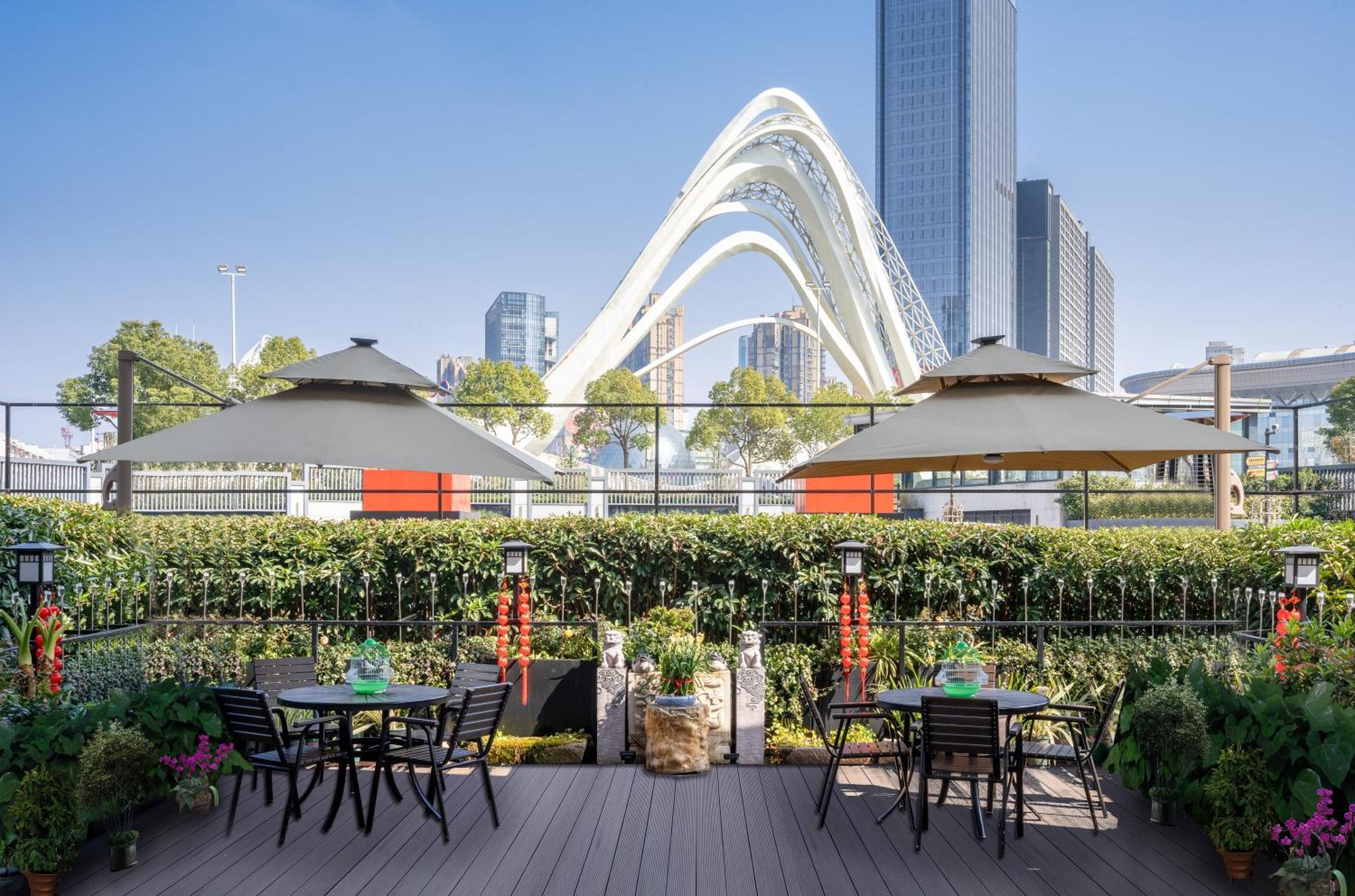 Ramada Plaza Optics Valley Hotel Wuhan  Bagian luar foto