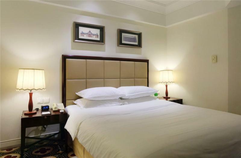Ramada Plaza Optics Valley Hotel Wuhan  Bagian luar foto