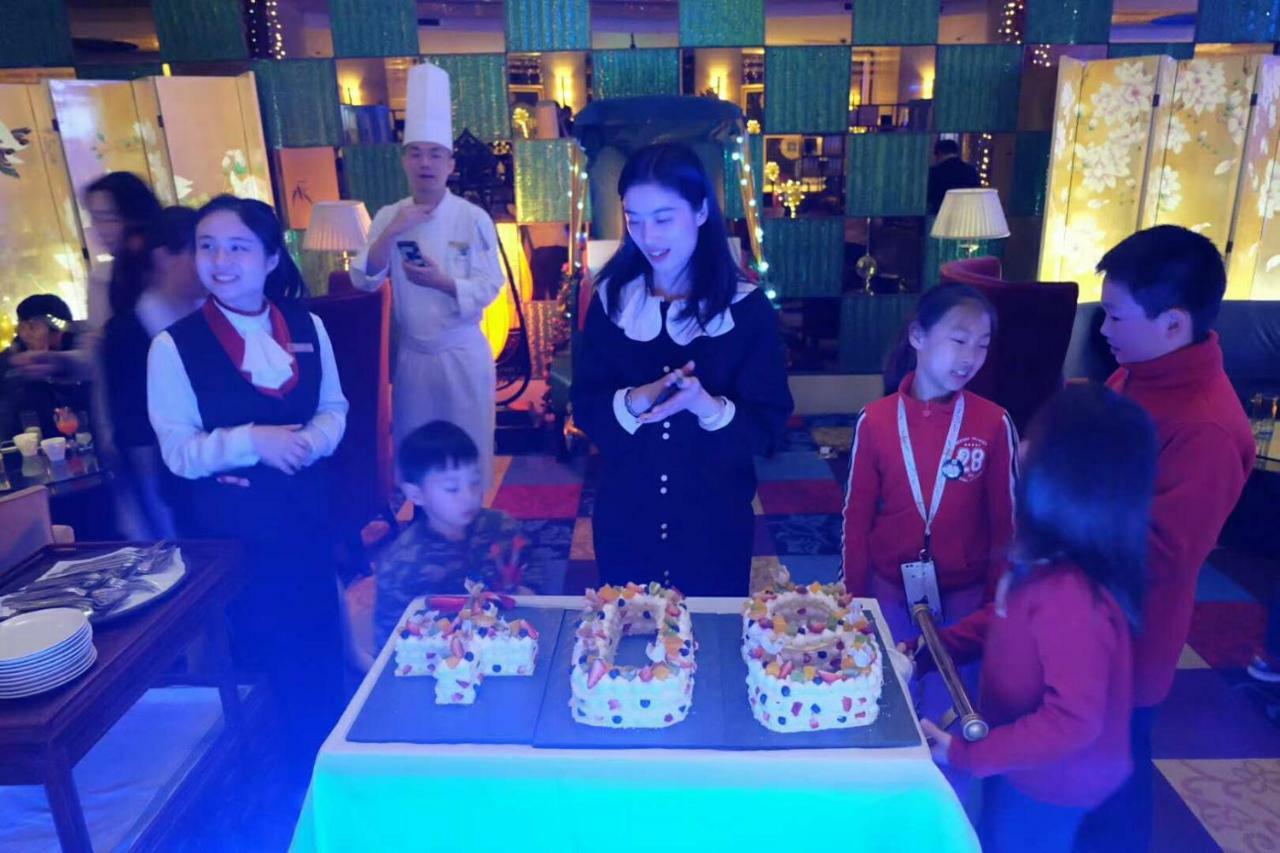 Ramada Plaza Optics Valley Hotel Wuhan  Bagian luar foto